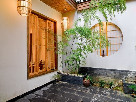 Qianxiang Yayuan Hostel in Fenghuang, People's Republic of China