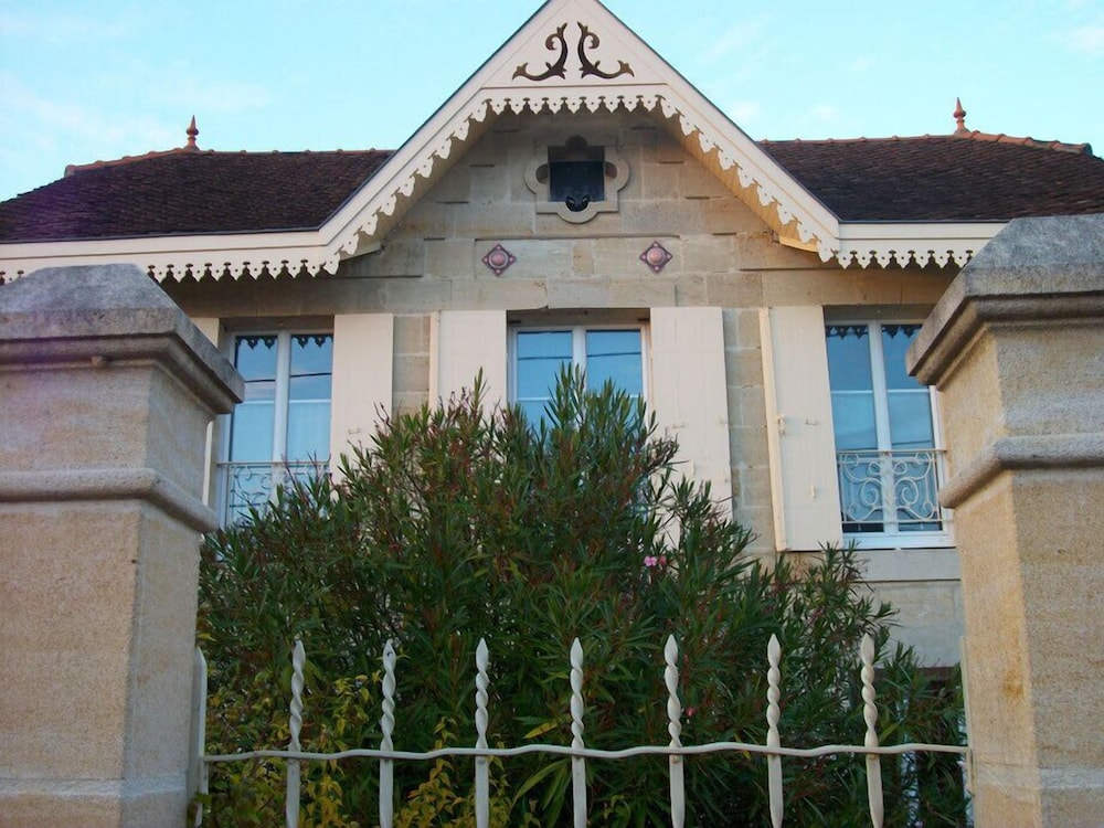 Domaine de Monein - carbon neutral hotel in Saint-Emilion