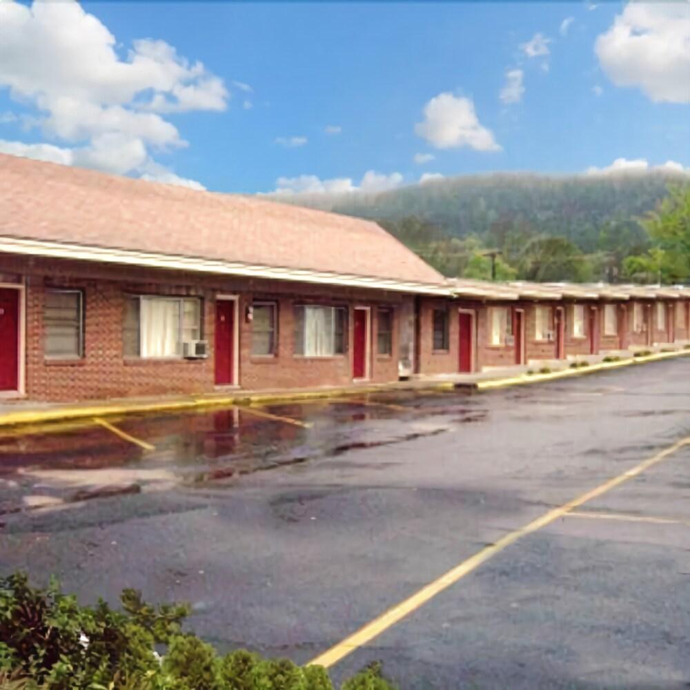 Shamrock Motel - photo 2