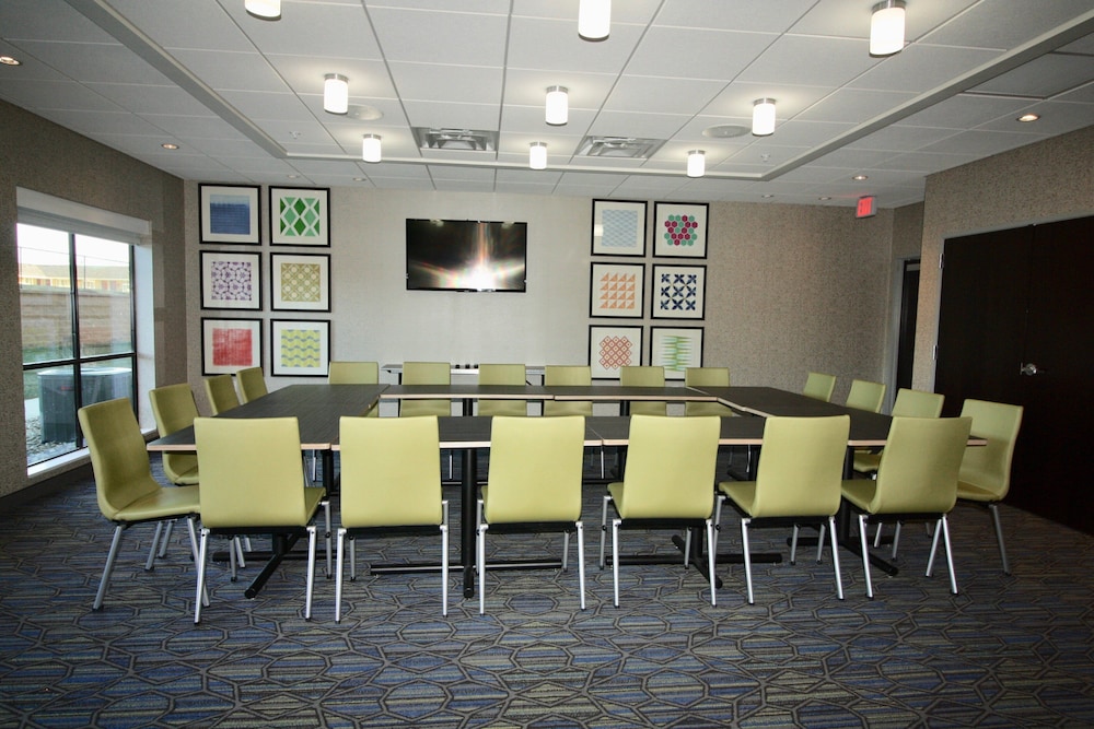 Holiday Inn Express & Suites Kirksville University Area by IHG - photo 22