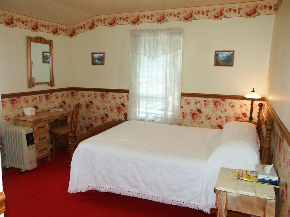 Bridgeport Inn - photo 16