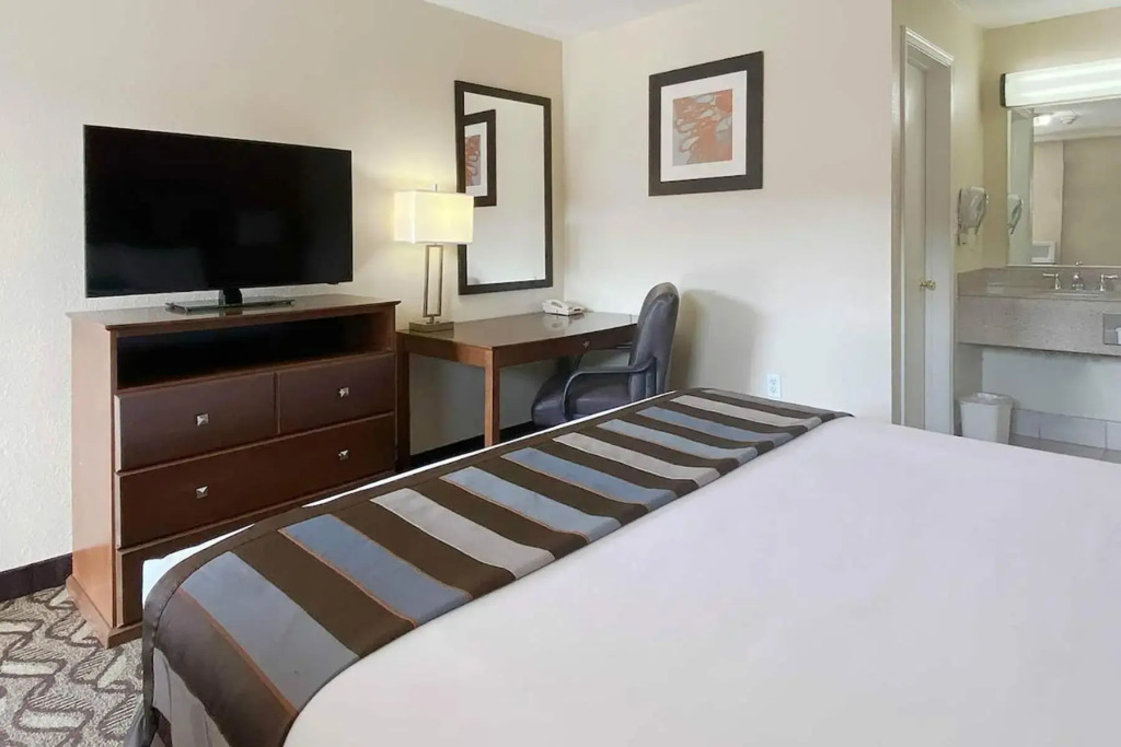 Super 8 by Wyndham Greensburg Latrobe - photo 15