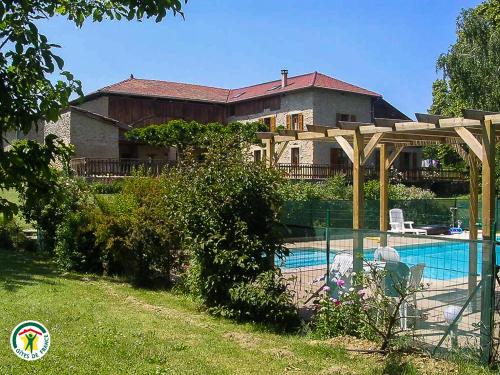 Au Bonheur Du Cedre in Saint-Lattier, France