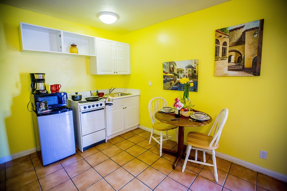 Leucadia Beach Inn - photo 32