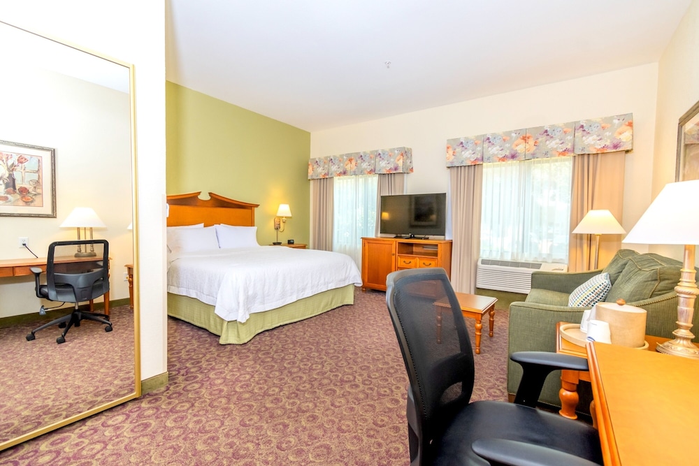 Hampton Inn and Suites College Station - photo 18