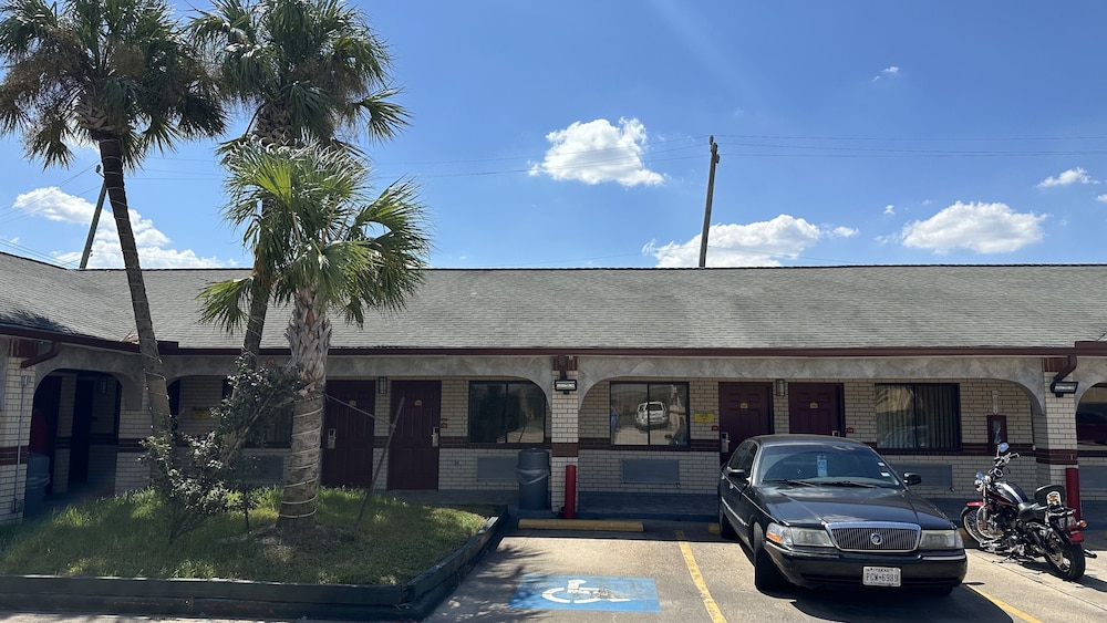 Palace Inn I 45 & Bellfort - photo 26
