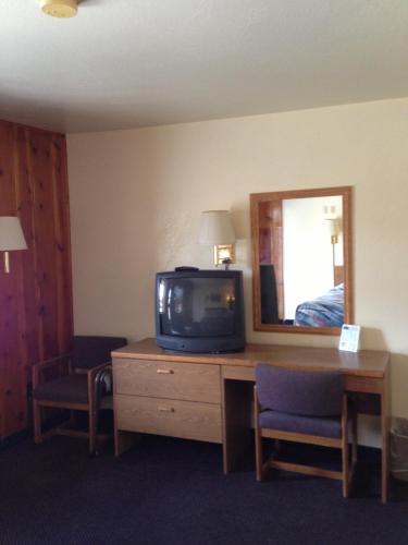 Travelers Inn Motel - photo 12
