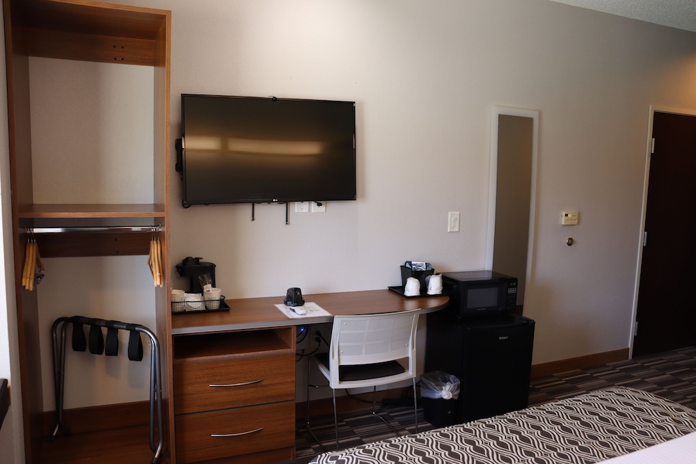 Microtel Inn & Suites by Wyndham Columbus Near Fort Benning - photo 26