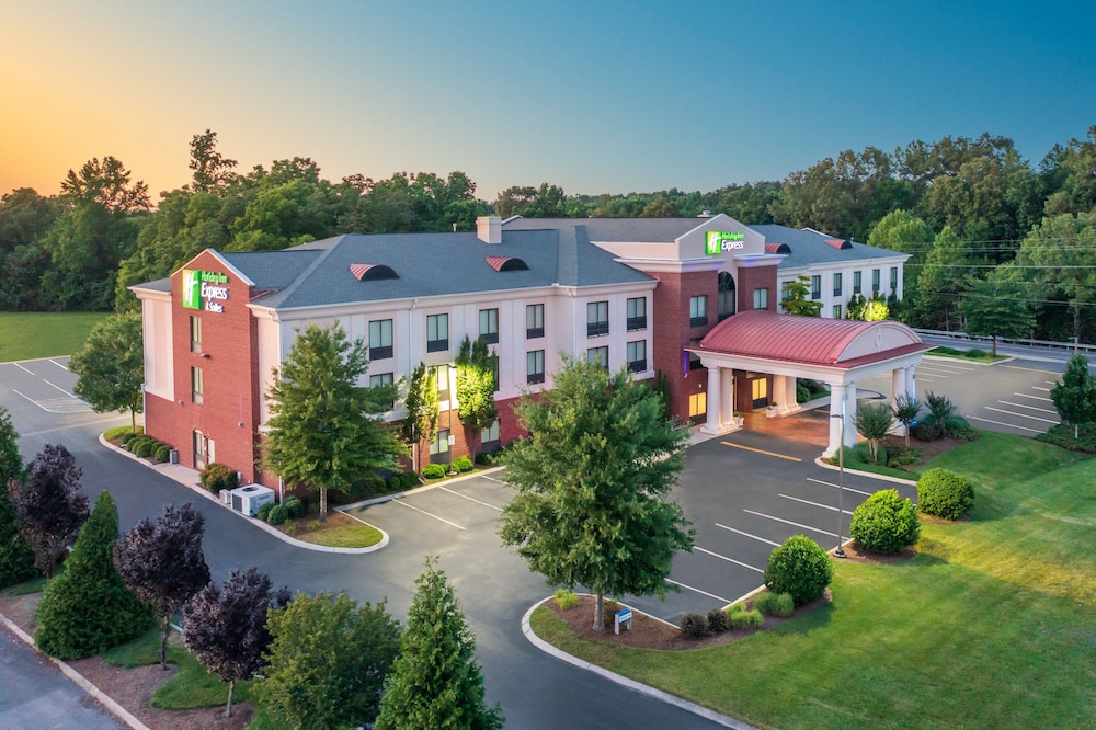 Holiday Inn Express Hotel & Suites Tullahoma by IHG - photo 41