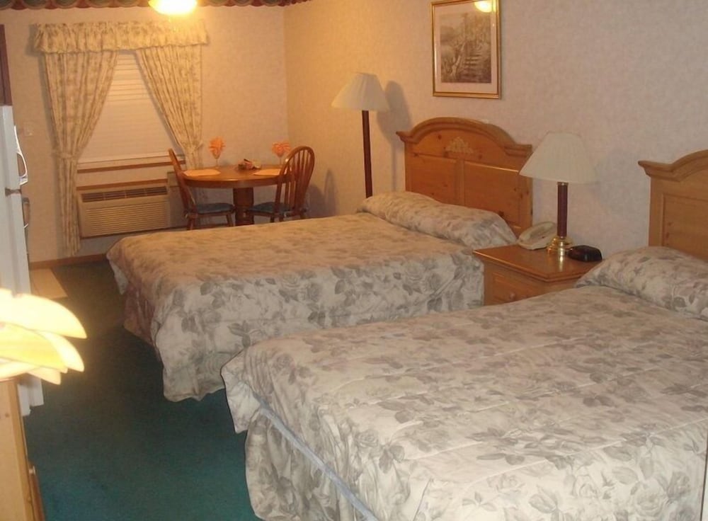 Townhouse Inn & Suites - photo 20
