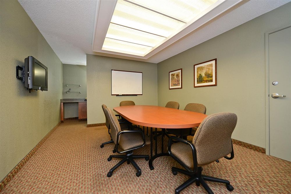 Americas Best Value Inn & Suites Overland Park Kansas City Closed - photo 11