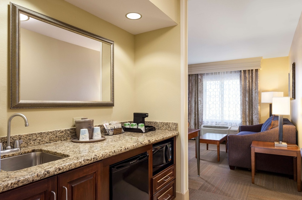 Hampton Inn & Suites Las Vegas Red Rock Summerlin - photo 11
