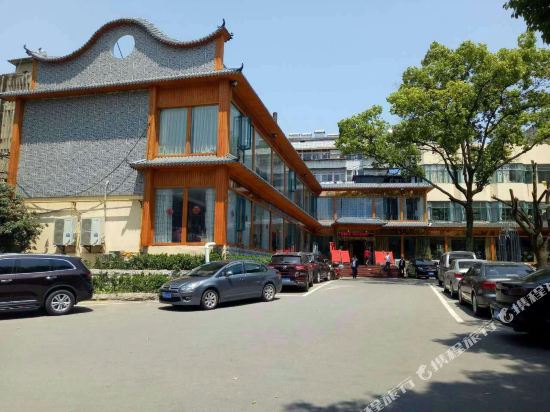 Huayuan Hotel — hotel in Hong'an Chengguanzhen