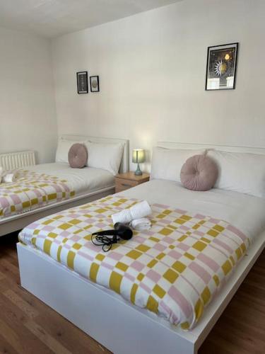 Lovely 4 Bedroom Spacious House in Camden Town Central London — 4-Star Luxury Hotel in London, United Kingdom