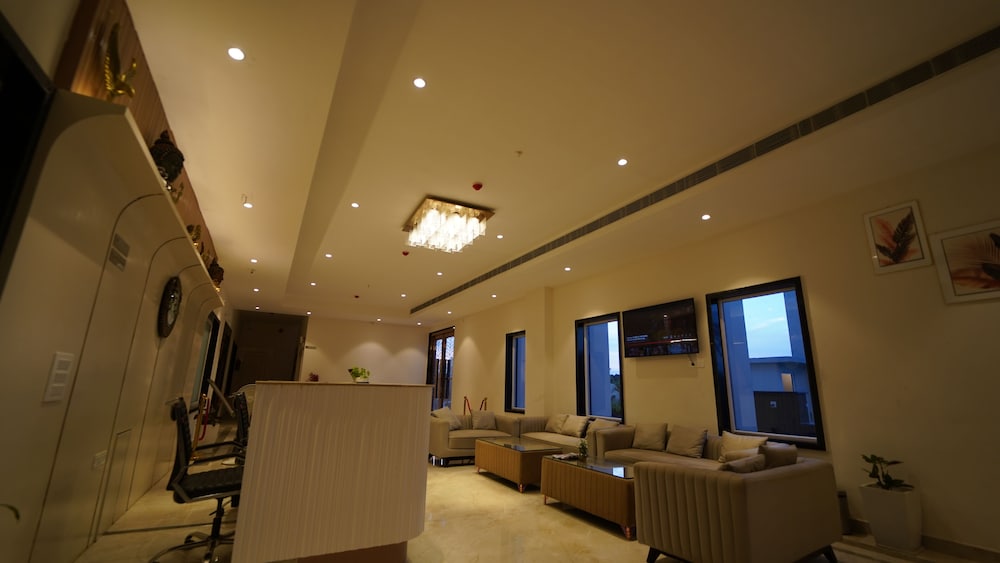 Solitaire Resort — Gonda City — photo 3