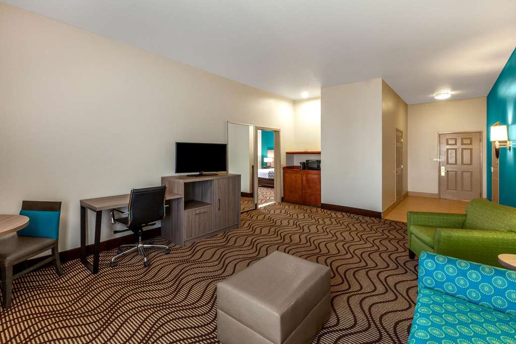 La Quinta Inn & Suites by Wyndham Midland North - photo 26