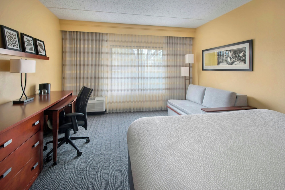 Courtyard by Marriott Mt. Laurel - photo 4