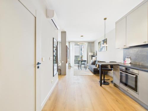 Podskarbińska 32 SuperApart Stylowe wnętrza — 4-Star Luxury Hotel in Warsaw, Poland