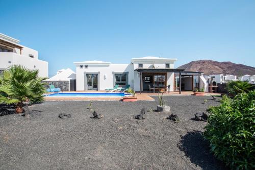Casa Violeta — 4-Star Luxury Hotel in Playa Blanca, Spain