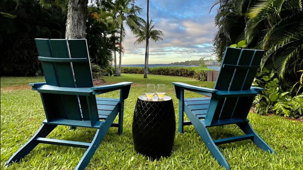 Sophisticated Oceanfront Retreat Air Conditioned Walk To Beach Vrkcv — Kailua Kona