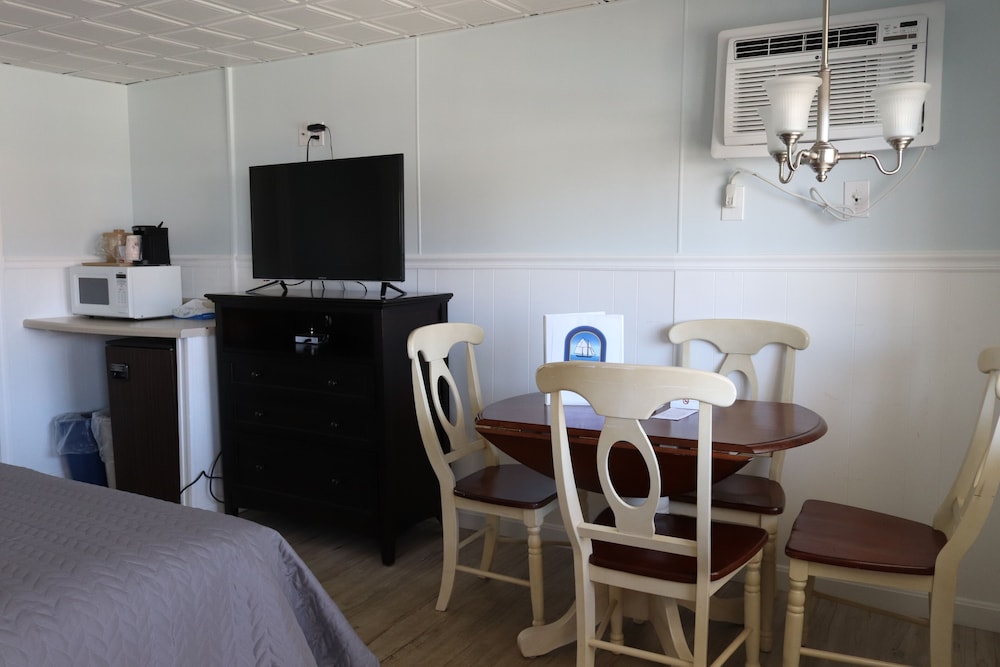 Mainsail Motel & Cottages - photo 14