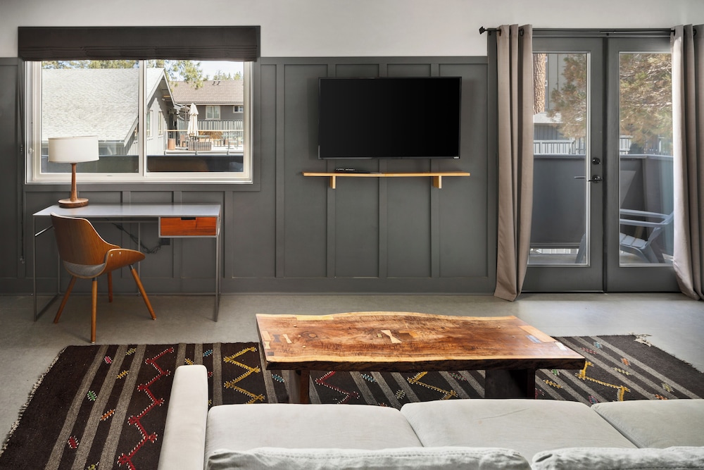 The Coachman Hotel - photo 17