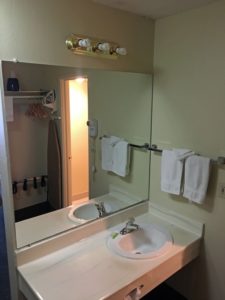 FairBridge Extended Stay a Kitchenette Hotel - photo 7