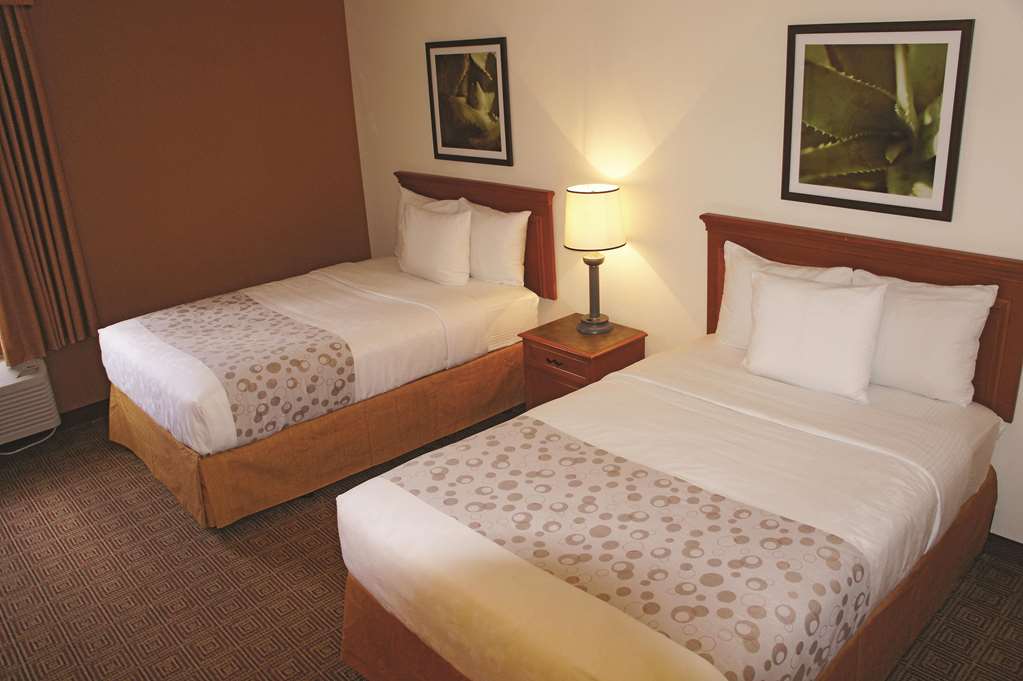 La Quinta Inn & Suites by Wyndham Lakeland East - photo 16