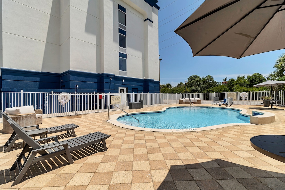 Holiday Inn Express and Suites Destin Miramar Beach by IHG - photo 33