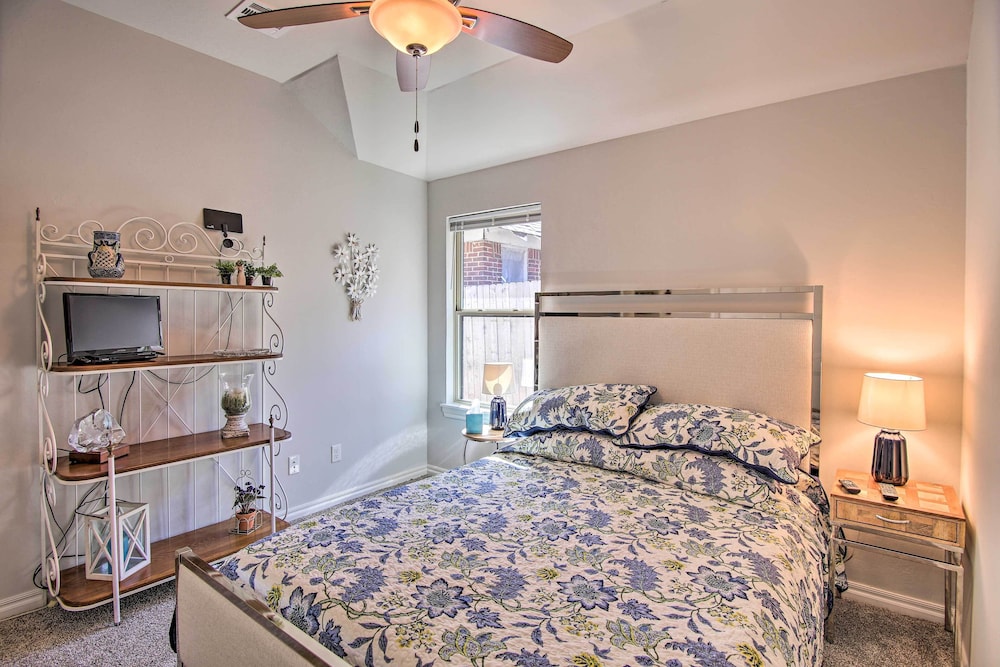 Modern OKC Retreat: Half mile to Plaza District - photo 8