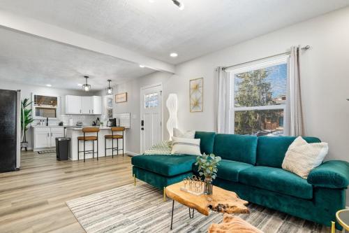 Game Room Retreat with Firepit and Gym Sleeps 12 in Indianapolis, United States