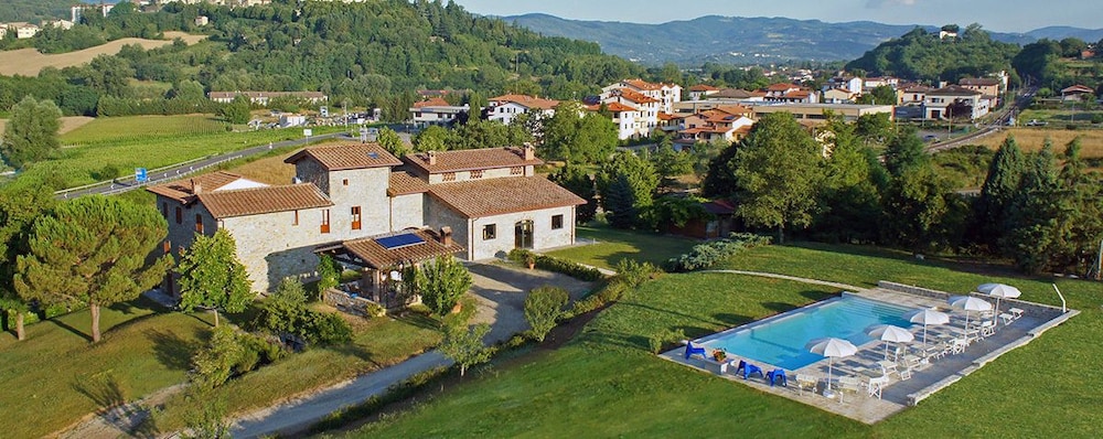 Agriturismo La Dolce Vista — 4-Star Luxury Hotel in Poppi, Italy