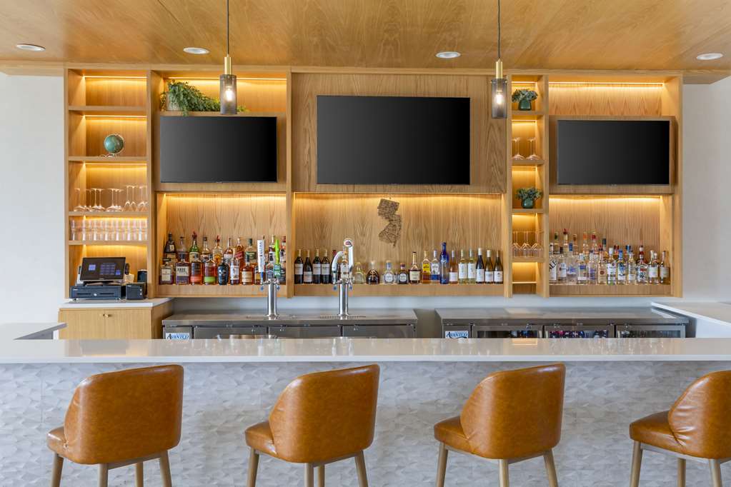 Comfort Inn & Suites Newark Liberty International Airport - photo 72