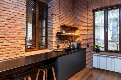 Heart of Tbilisi: 3 Apts w Balcony By Wehost