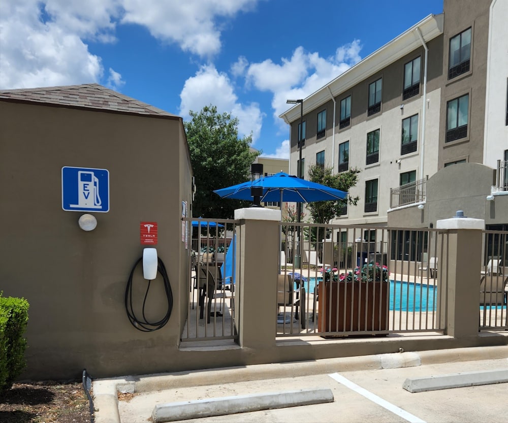 Holiday Inn Express and Suites San Antonio NW near - photo 43