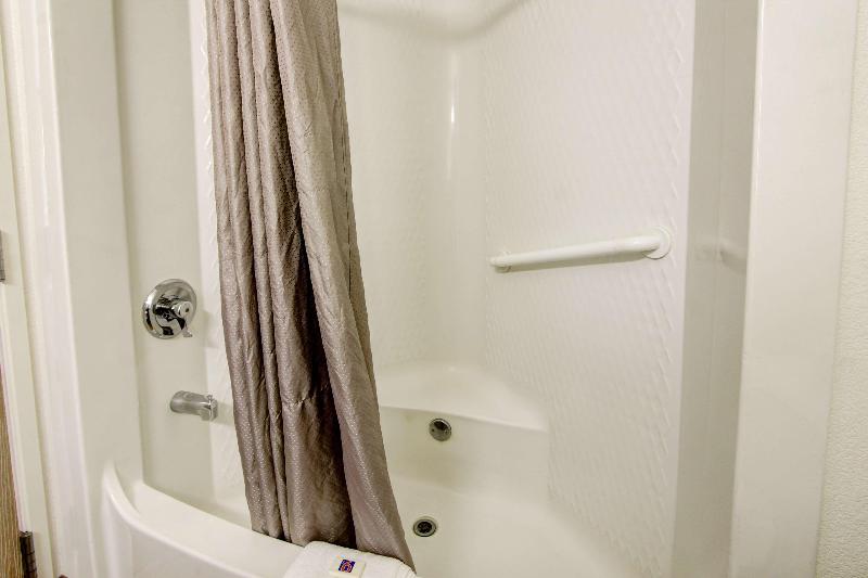Super 8 by Wyndham Aurora East - photo 5