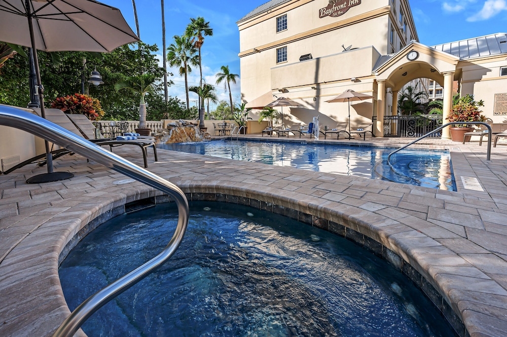 Bayfront Inn Fifth Avenue - photo 29