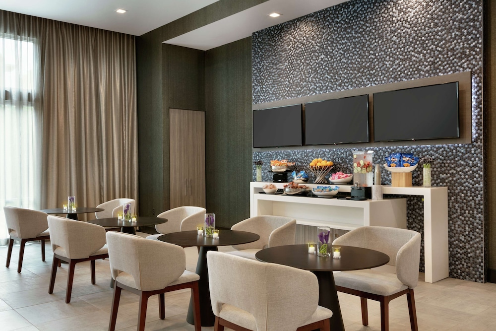 Embassy Suites by Hilton Atlanta Midtown - photo 41