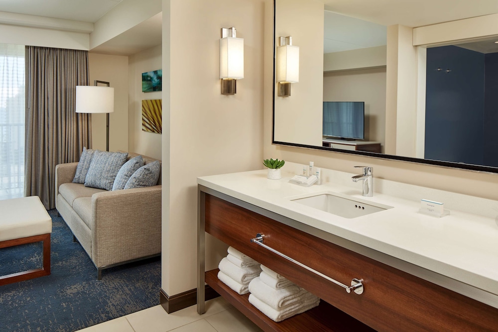 Hilton Garden Inn Waikiki Beach - photo 44