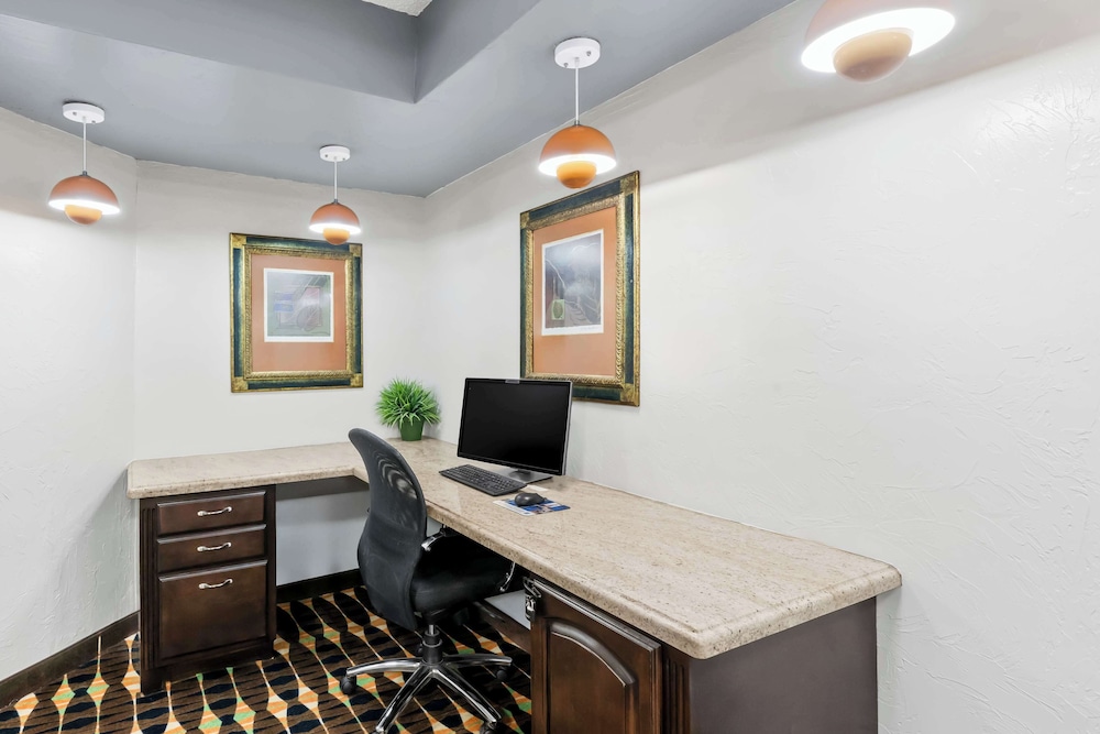 SureStay Plus Hotel by Best Western Lubbock Medical Center - photo 45