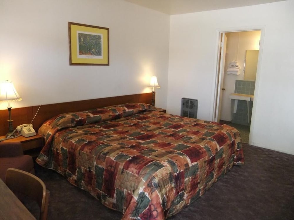 The Hills Motel - photo 8