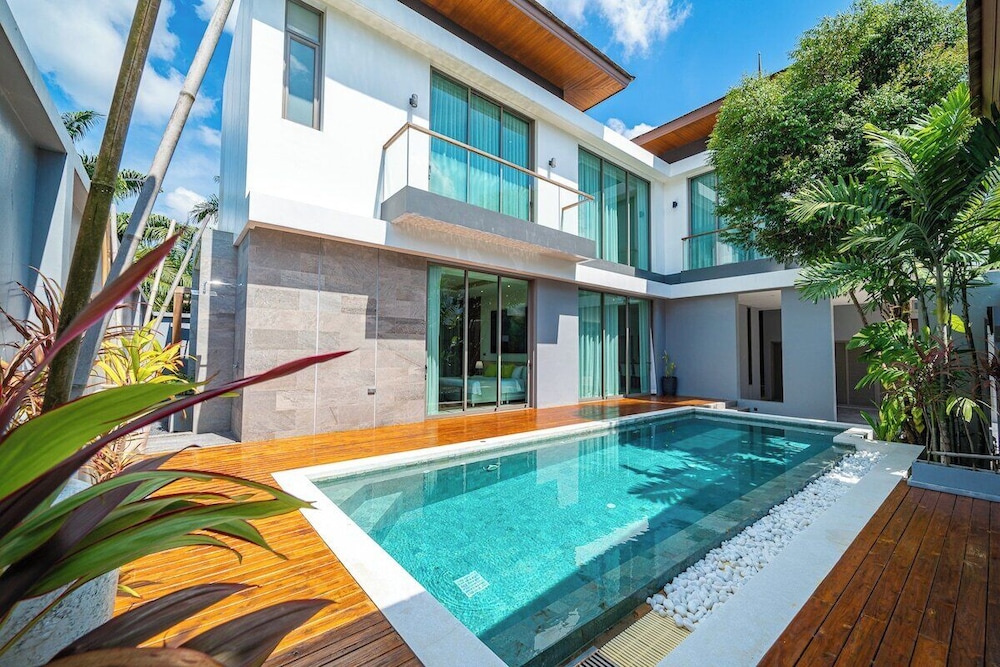 117 Teak 5 Bed Luxurious Pool Villa Bangtao Beach — 4-Star Luxury Hotel in Thalang, Thailand