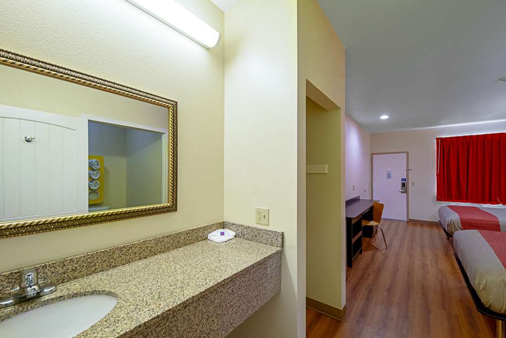 Motel 6 Rhome TX - photo 16