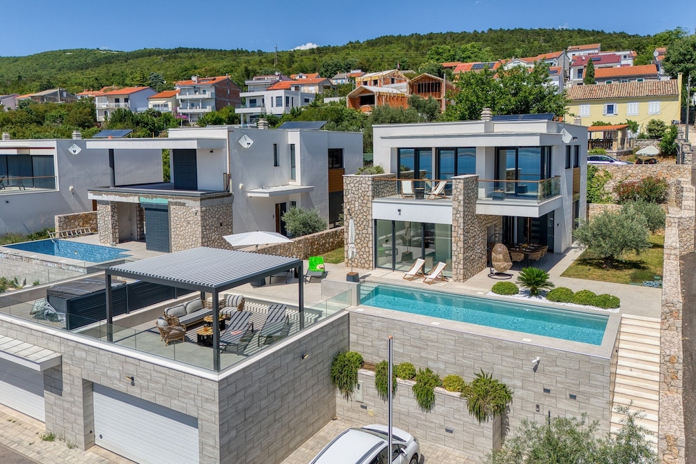 Villa Rosciola — 4-Star Luxury Hotel in Crikvenica, Croatia