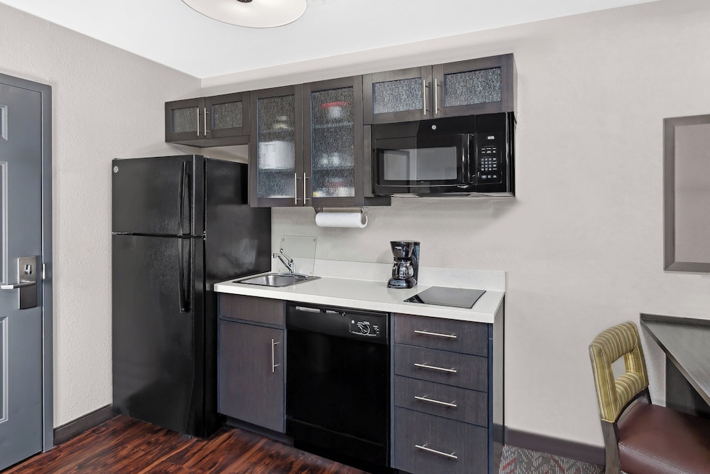 Candlewood Suites Appleton by IHG - photo 14