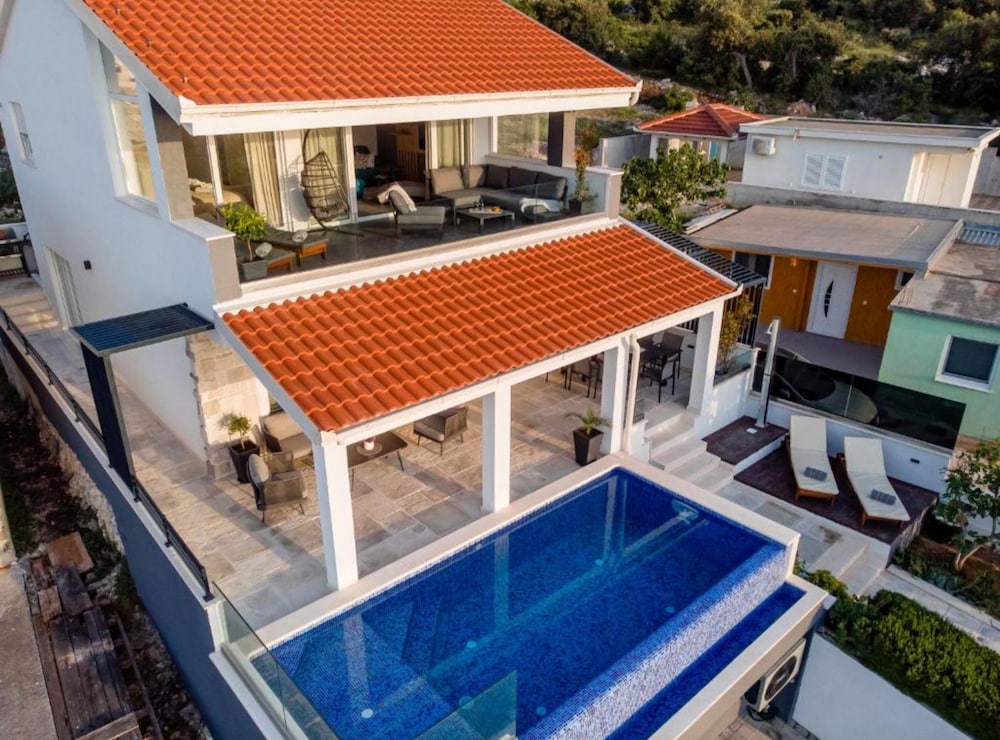 Villa Miracle — 4-Star Luxury Hotel in Rogoznica, Croatia