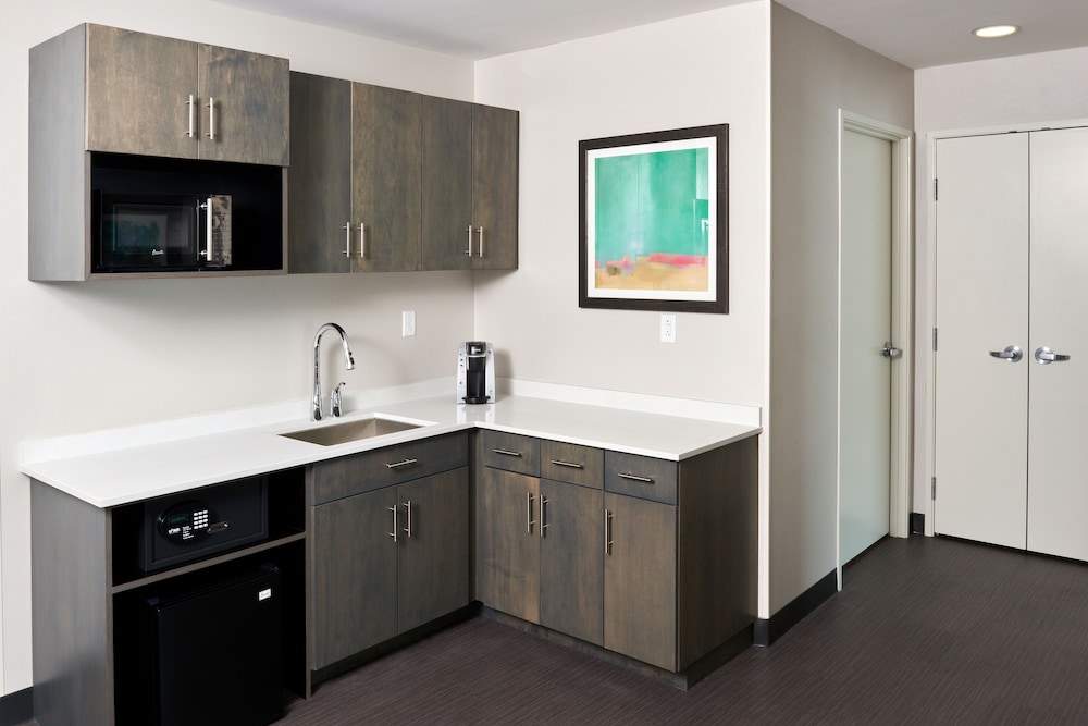 Holiday Inn and Suites Philadelphia W Drexel Hill - photo 8