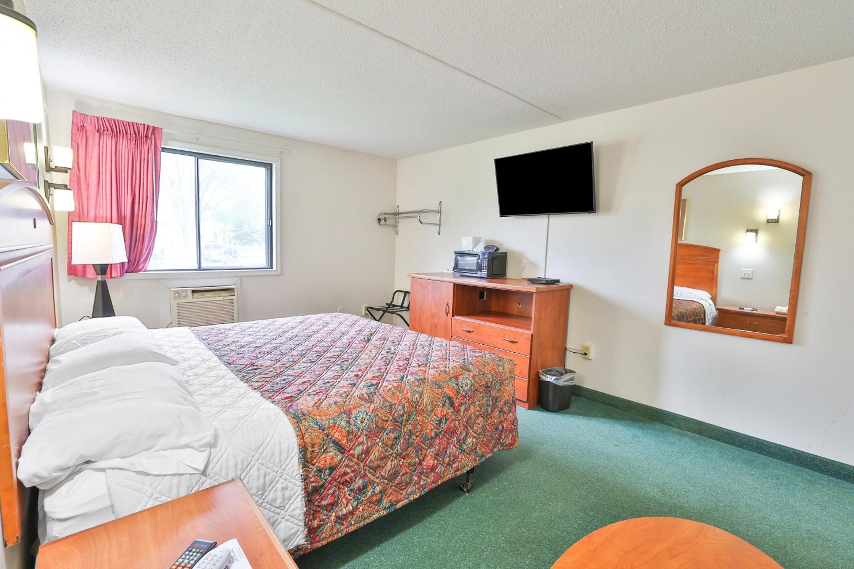 OYO Hotel Pipestone MN Canterbury Park - photo 21