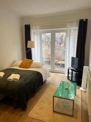 Charming 2 Bed Garden Flat near Kings Cross St Pancras & Emirates Stadium — 4-Star Luxury Hotel in London, United Kingdom