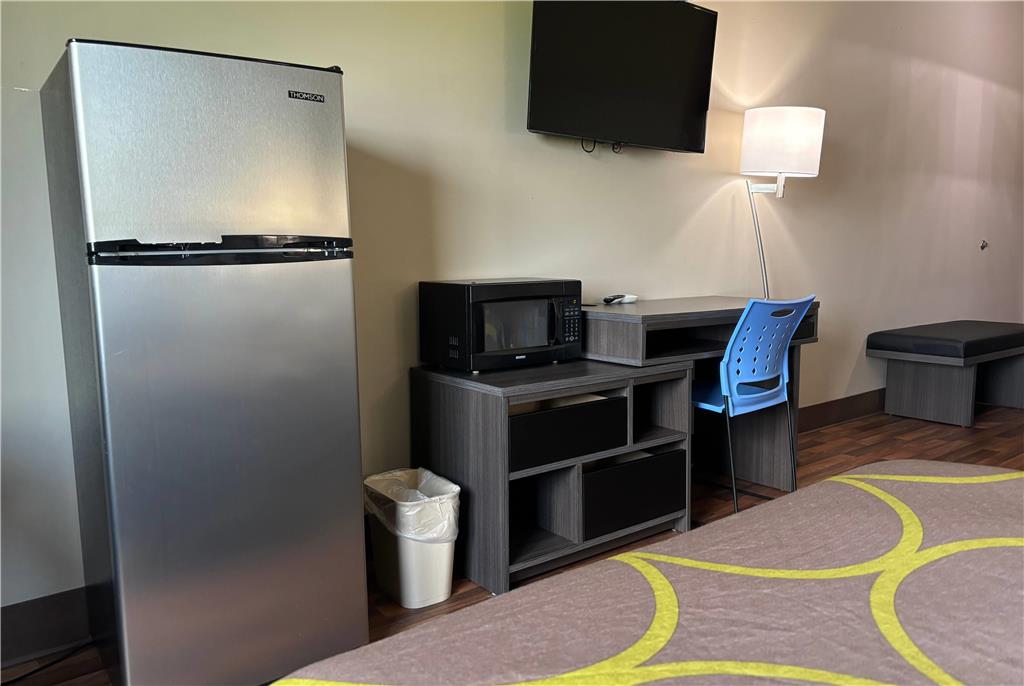 Super 8 by Wyndham Grayville - photo 8